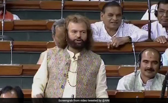 हंसराज हंस ने लोकसभा में सुनाई कविता, कहा- जिंदगी दी है तो जीने का हुनर भी देना, पांव बख्से हैं तो...