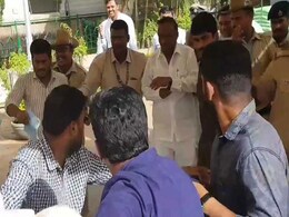 Karnataka Coalition Down 18; No Entry For Leader at Rebels' Mumbai Hotel Karnataka Coalition Down 18; No Entry For Leader at Rebels' Mumbai Hotel