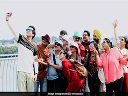 Taarak Mehta Ka Ooltah Chashmah: बबीताजी ने गोकुलधाम सोसाइटी फैमिली के साथ पोस्ट की फोटो, कही ये बात Taarak Mehta Ka Ooltah Chashmah: बबीताजी ने गोकुलधाम सोसाइटी फैमिली के साथ पोस्ट की फोटो, कही ये बात
