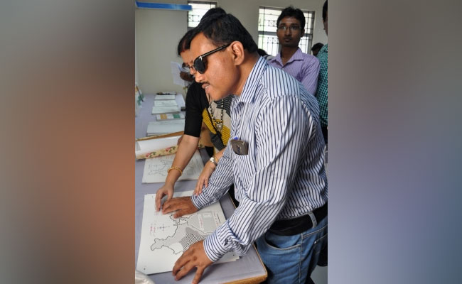 बिहार में दृष्टिबाधित छात्र 'लिटरेसी डिवाइस' से करेंगे पढ़ाई