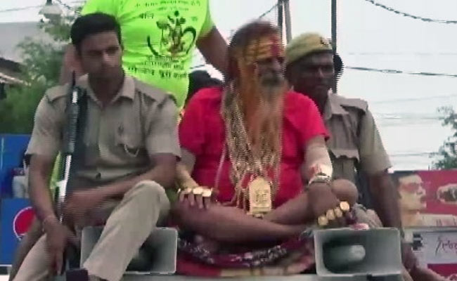 With 16 kilograms Of Gold, "Golden Baba" Attends Kanwar Yatra In UP
