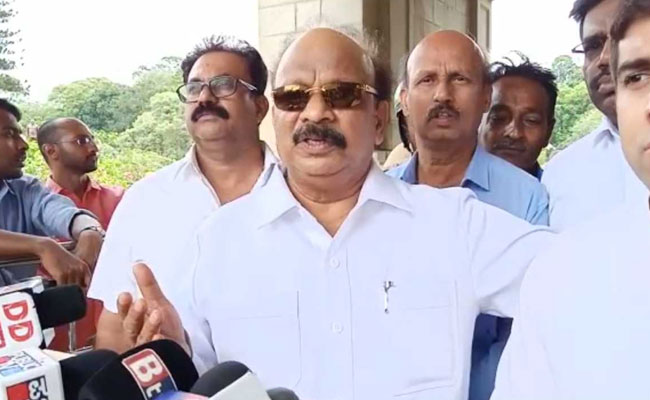 Former Karnataka Minister Roshan Baig's House Raided In Ponzi Scam Case