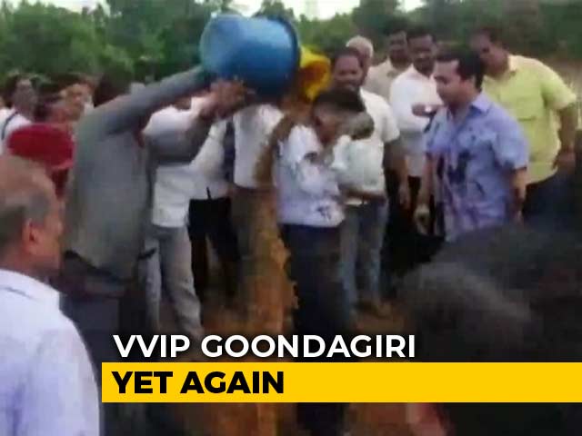 On Camera, Congress's Nitesh Rane Leads 'Mud' Attack On Engineer