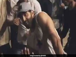 ऋतिक रोशन ने Super 30 की टीम के साथ 'लॉलीपॉप लागेलू' पर किया धांसू डांस, वीडियो हुआ वायरल ऋतिक रोशन ने Super 30 की टीम के साथ 'लॉलीपॉप लागेलू' पर किया धांसू डांस, वीडियो हुआ वायरल