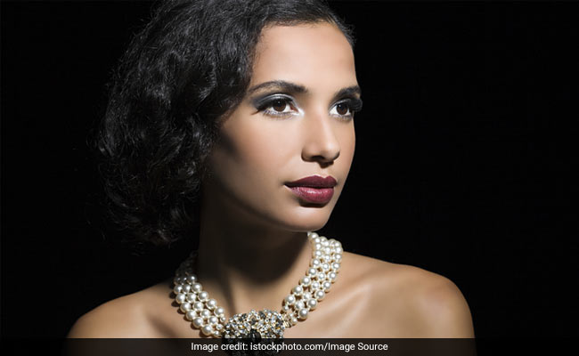 8 Stunning Pearl Necklaces To Team With Your Outfits