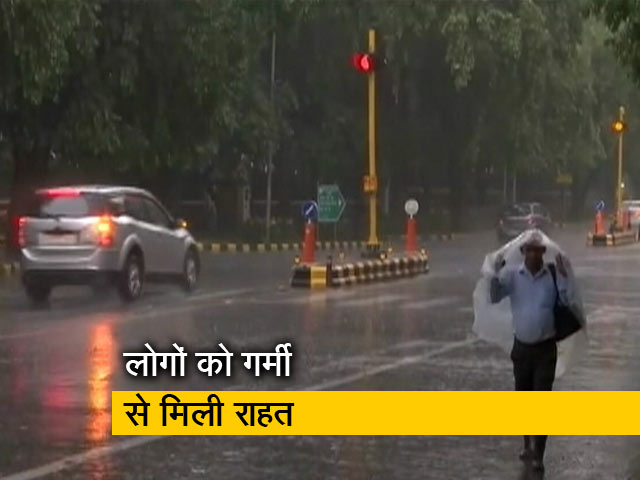 दिल्ली-एनसीआर में झमाझम बारिश, खुशनुमा हुआ मौसम