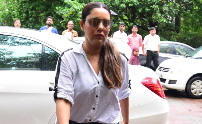 Gauri Khan, Raveena Tandon, Karan Johar And Others At Areef Patel's Prayer Meet