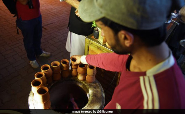 पाकिस्तान में छाई 'Tandoori Chai', पीने के लिए दूर-दूर से आ रहे लोग