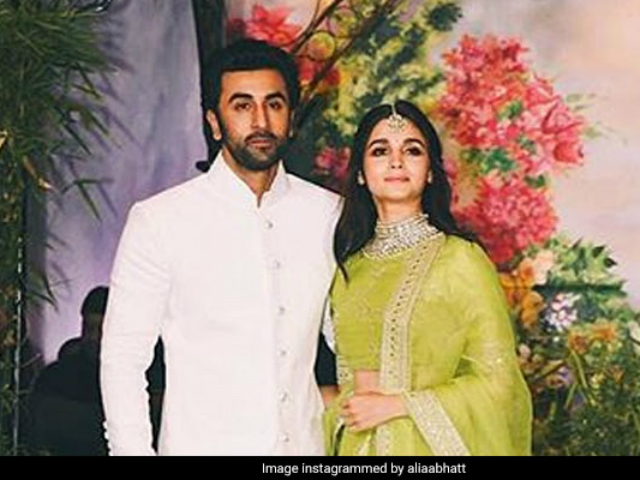 आलिया भट्ट ने ऑर्डर किया सब्यसाची लहंगा, अगले साल करेंगी रणबीर कपूर से शादी!