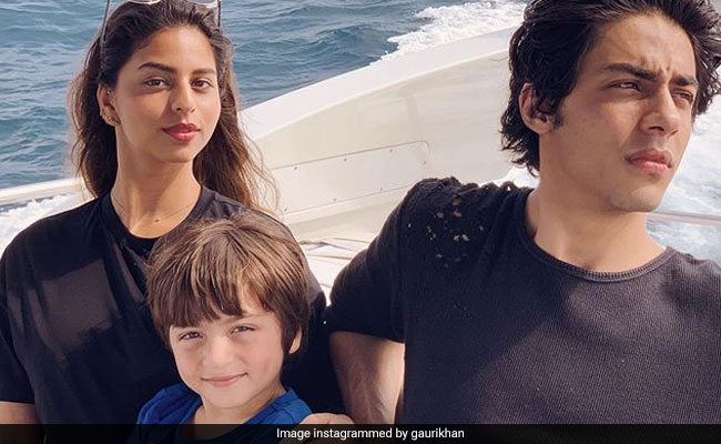 Suhana, AbRam And Aryan Chilling Like Villains In Gauri Khan's Fave Maldives Memory