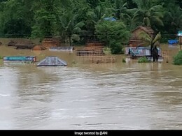 असम: 8 लाख से ज्यादा लोग बाढ़ से प्रभावित, खतरे के निशान से ऊपर बह रही नदियां, 6 लोगों की मौत असम: 8 लाख से ज्यादा लोग बाढ़ से प्रभावित, खतरे के निशान से ऊपर बह रही नदियां, 6 लोगों की मौत