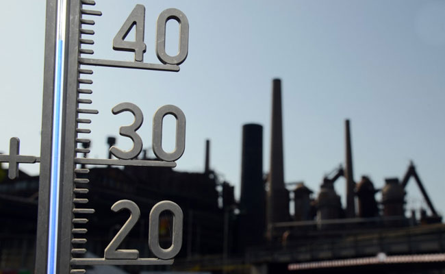 UK Crosses 40 Degrees Temperature Mark For First Time Amid Record Heatwave