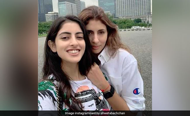 मॉम श्वेता बच्चन के साथ टोक्यो में घूमती नजर आईं नव्या नवेली, फोटो हुई वायरल