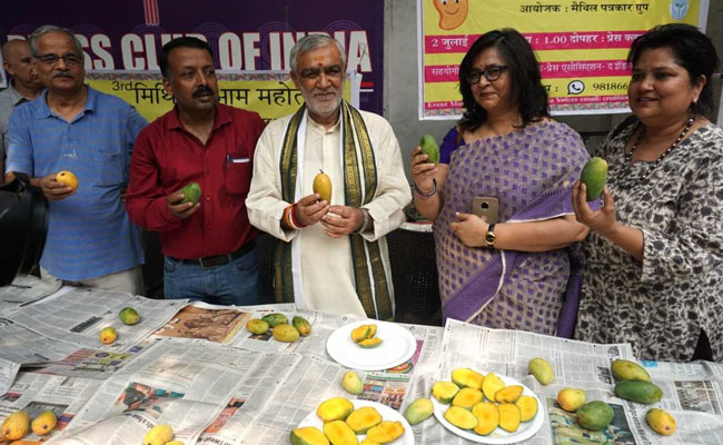 ग्राउंड रिपोर्ट: स्वास्थ्य मंत्री के इलाके के सबसे बड़े अस्पताल में वेंटिलेटर नहीं, ब्लड बैंक की छत से टपक रहा पानी