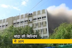 MTNL बिल्डिंग में आग से बचाए गए 60 लोग, 40 और के फंसे होने की आशंका MTNL बिल्डिंग में आग से बचाए गए 60 लोग, 40 और के फंसे होने की आशंका
