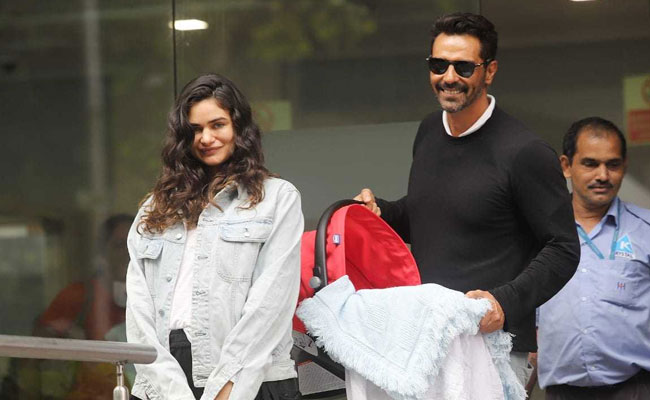 Arjun Rampal And Girlfriend Gabriella Demetriades Head Back Home With Their Baby