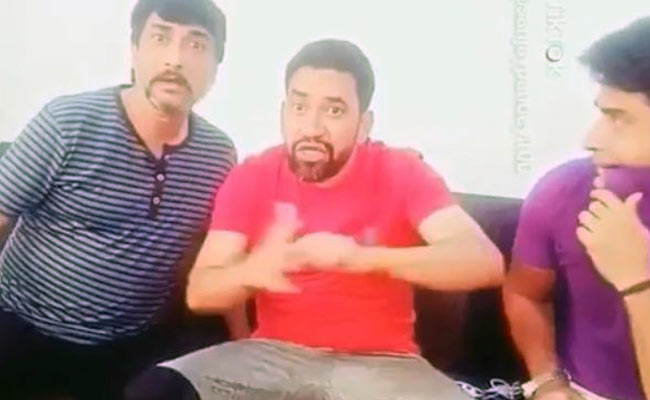 निरहुआ ने संजय पांडेय और अयाज खान संग 'प्यार की पुंगी' पर किया डांस, देखें वायरल VIDEO