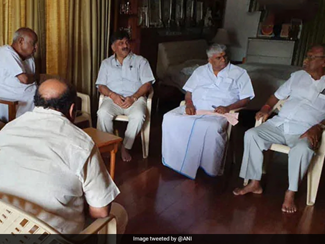 खतरे में कर्नाटक की कांग्रेस-JDS सरकार? इन 10 प्वाइंट्स में समझे, अब तक क्या-क्या हुआ