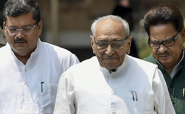 Senior Congress Leader Motilal Vora Cremated With Full State Honours In Chhattisgarh
