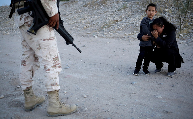 Photo Captures Guatemalan Mother Begging Soldier To Let Her Enter US