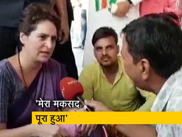 सोनभद्र हत्याकांड के पीड़ित परिवारों से मिलीं प्रियंका गांधी वाड्रा