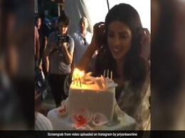 प्रियंका चोपड़ा को बर्थडे पर कुछ इस तरह मिला सरप्राइज, देख चौंक गईं देसी गर्ल- देखें वीडियो प्रियंका चोपड़ा को बर्थडे पर कुछ इस तरह मिला सरप्राइज, देख चौंक गईं देसी गर्ल- देखें वीडियो