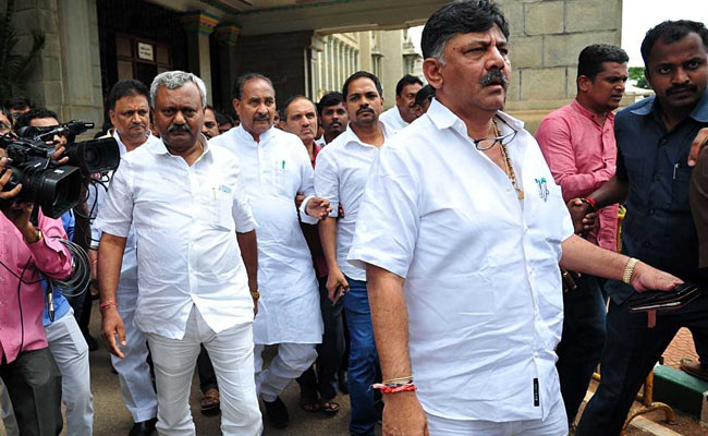 Karnataka Lawmakers Reach Assembly Amid Trust Vote Demand