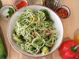 Kid's Lunchbox Recipe: बच्चे के लिए टिफिन में बनाएं टेस्टी और पौष्टिक नूडल्स, नोट कर लें रेसिपी Kid's Lunchbox Recipe: बच्चे के लिए टिफिन में बनाएं टेस्टी और पौष्टिक नूडल्स, नोट कर लें रेसिपी