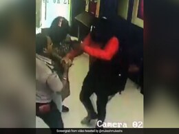 हॉलीवुड फिल्म देखकर बनाया था बैंक डकैती का प्लान, सुरक्षा गार्ड की बहादुरी ने फेरा पानी- देखें Video हॉलीवुड फिल्म देखकर बनाया था बैंक डकैती का प्लान, सुरक्षा गार्ड की बहादुरी ने फेरा पानी- देखें Video