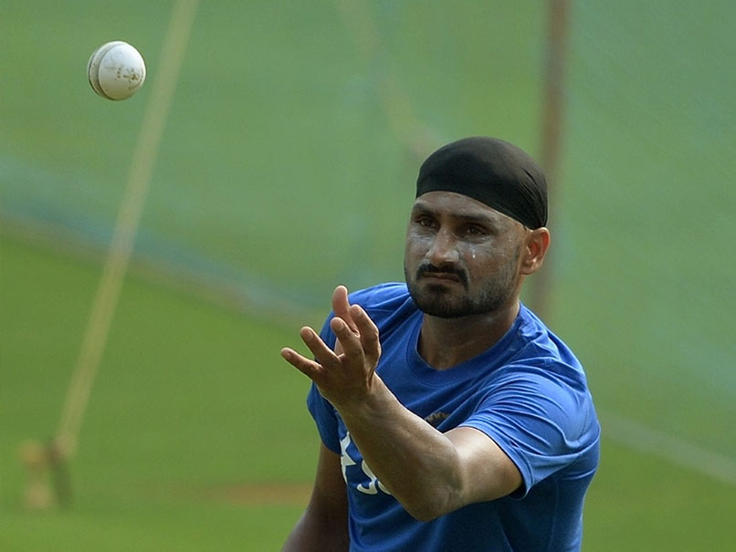 हैट्रिक को लेकर हरभजन सिंह ने एडम गिलक्रिस्ट को दी नसीहत, कहा 'रोना बंद करें'