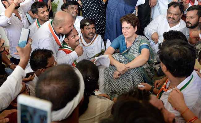 Congress Gives Financial Aid To Families Of Those Killed In UP Shootout