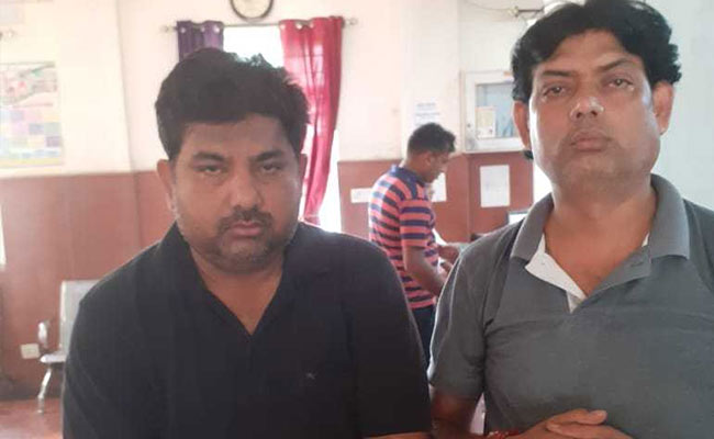 प्रतिबंधित दवाएं बेचने वाले मेडिकल स्टोर्स पर छापा, दो गिरफ्तार