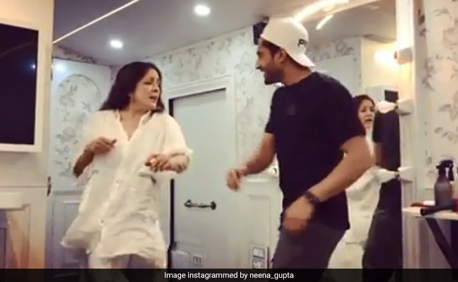 Neena Gupta Sings <i>Nikle Current</i> Like A Boss With Jassi Gill In Viral Video