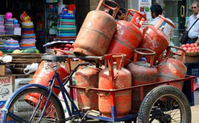 Cooking Gas Prices Up, Congress Takes "New Year Gift" Swipe At Centre
