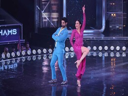 करिश्मा कपूर ने 'चलती है क्या 9 से 12' पर दिखाया जलवा, किया धमाकेदार डांस- देखें वीडियो करिश्मा कपूर ने 'चलती है क्या 9 से 12' पर दिखाया जलवा, किया धमाकेदार डांस- देखें वीडियो