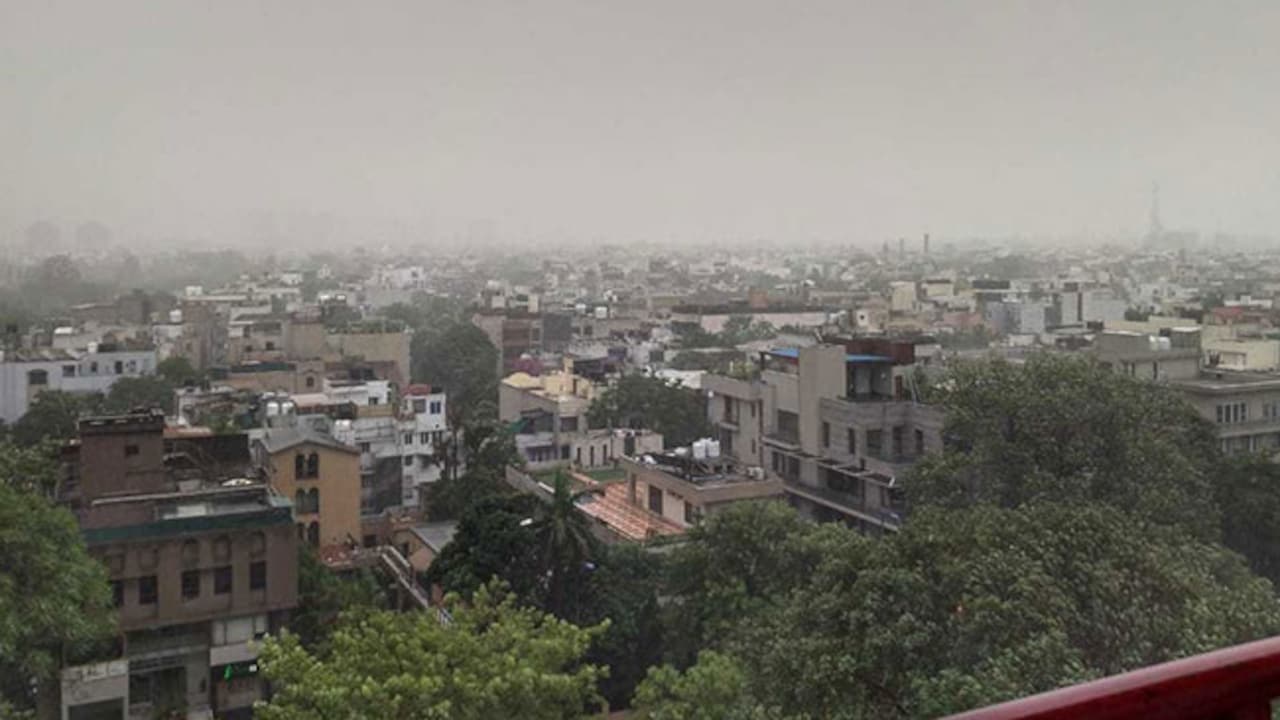 Delhi Sees Humid Weather, Maximum Temperature 1.3 Degrees Above Normal
