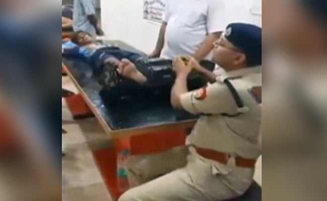 On Video, Senior UP Cop Massages Feet Of <i>Kanwar</i> Pilgrim