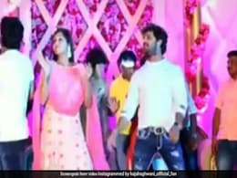 खेसारी लाल यादव और काजल राघवानी ने भोजपुरी गाने पर लगाए जबरदस्त ठुमके, बार-बार देखा जा रहा है Video खेसारी लाल यादव और काजल राघवानी ने भोजपुरी गाने पर लगाए जबरदस्त ठुमके, बार-बार देखा जा रहा है Video