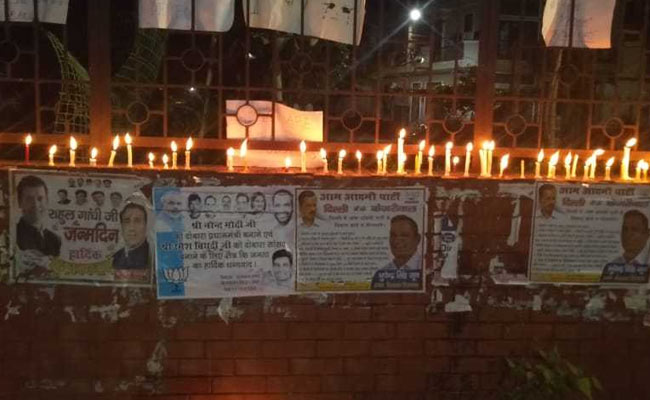 दिल्ली  : द्वारका में बच्ची से रेप के मामले में विरोध प्रदर्शन, कड़ी सजा की मांग