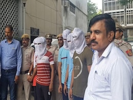 दिल्ली : कार में जा रही महिला प्रॉपर्टी डीलर पर गोलियां बरसाने वाले पांच आरोपी गिरफ्तार दिल्ली : कार में जा रही महिला प्रॉपर्टी डीलर पर गोलियां बरसाने वाले पांच आरोपी गिरफ्तार