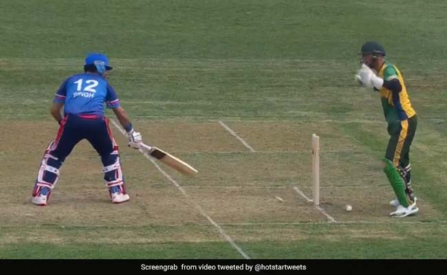 युवराज सिंह के आउट होने पर हैरान रह गए अंपायर, सोशल मीडिया पर मचा बवाल, देखें VIDEO