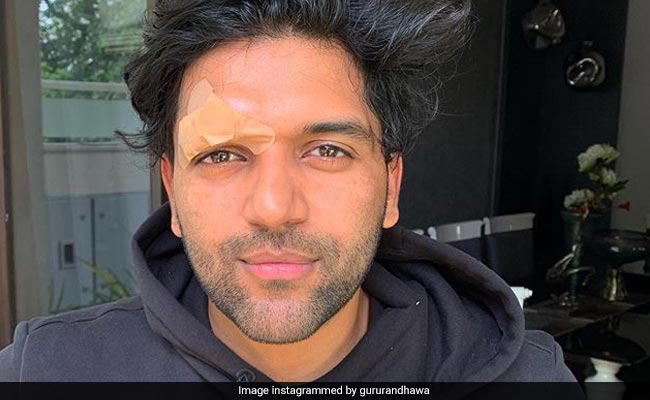 Guru Randhawa Returns With 4 Stitches After Being Punched In Vancouver By Concert Goer According to randhawa's office, the singer is doing fine and further details will be shared later. guru randhawa returns with 4 stitches