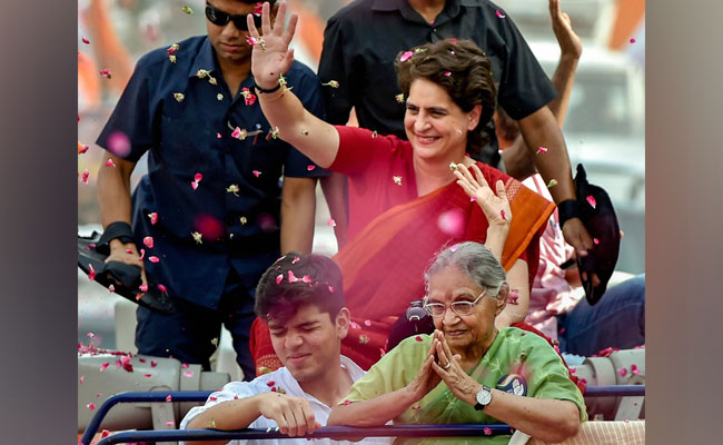 प्रियंका गांधी ने परनाना नेहरू को याद करते हुए किया ट्वीट, कहा- जब नेहरू जी संतरी को अपने बिस्तर पर सोता देख, पास की कुर्सी पर...