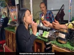 फायर पान खाने के चक्कर में एक्ट्रेस ने बना ली ऐसी हालत, बार-बार देखा जा रहा है वीडियो फायर पान खाने के चक्कर में एक्ट्रेस ने बना ली ऐसी हालत, बार-बार देखा जा रहा है वीडियो