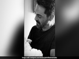 अर्जुन रामपाल के बेटे की पहली Photo आई सामने, गर्लफ्रेंड से मिलने टेडी बियर लेकर पहुंचे हॉस्पिटल अर्जुन रामपाल के बेटे की पहली Photo आई सामने, गर्लफ्रेंड से मिलने टेडी बियर लेकर पहुंचे हॉस्पिटल