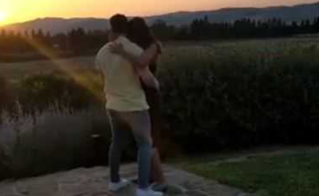 प्रियंका चोपड़ा और निक जोनस इटली की हसीन वादियों में यूं हुए रोमांटिक, वायरल हुआ VIDEO