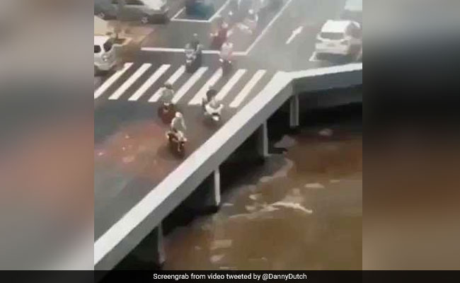 Viral Video Of Traffic 'Disappearing' From Bridge Baffles Netizens