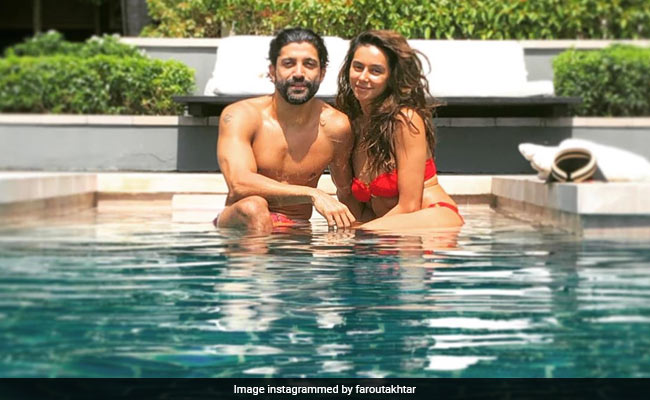 'Pool Heads' Farhan Akhtar And Shibani Dandekar Are Living Their Best Lives In Thailand