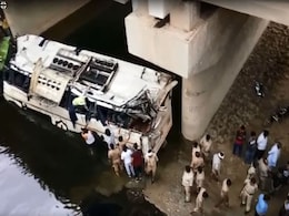 यमुना एक्सप्रेस-वे पर बड़ा हादसा: लखनऊ से दिल्ली जा रही अवध एक्सप्रेस बस नाले में गिरी, 29 लोगों की मौत यमुना एक्सप्रेस-वे पर बड़ा हादसा: लखनऊ से दिल्ली जा रही अवध एक्सप्रेस बस नाले में गिरी, 29 लोगों की मौत