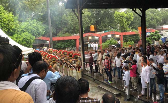 राजकीय सम्मान के साथ हुआ दिल्ली की पूर्व मुख्यमंत्री शीला दीक्षित का अंतिम संस्कार